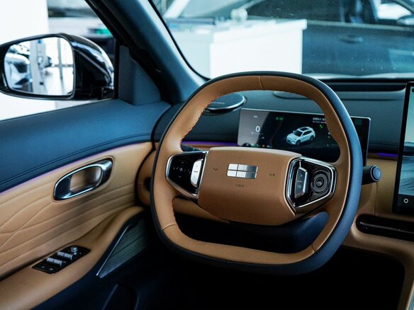 2026 Geely EX5 Гибрид EM-R, чёрный, 3829990 рублей - вид 12