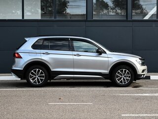 2018 Volkswagen Tiguan II, серебристый, 2674000 рублей, вид 5