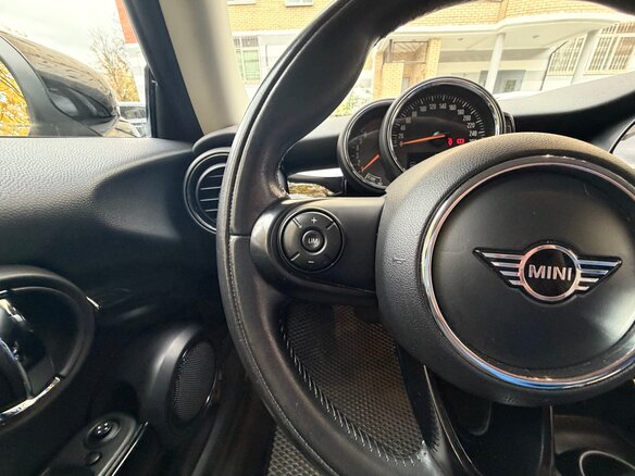 2020 Mini Hatch Cooper III (F55/F56) Рестайлинг, серый, 1750000 рублей - вид 11