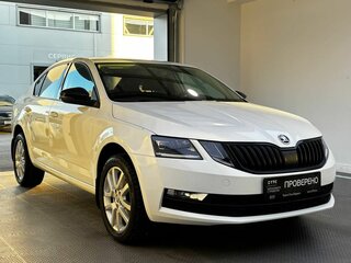 2017 Skoda Octavia III (A7) Рестайлинг, белый, 1735000 рублей, вид 3