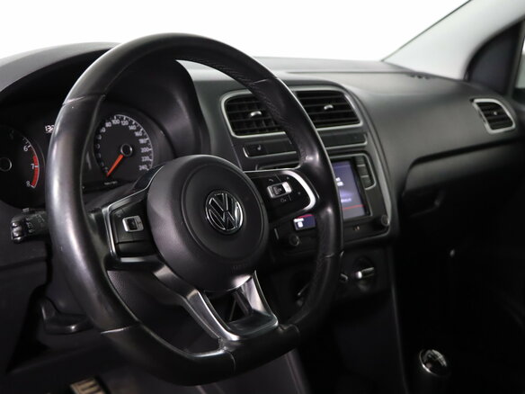 2018 Volkswagen Polo V Рестайлинг, белый, 999990 рублей - вид 8