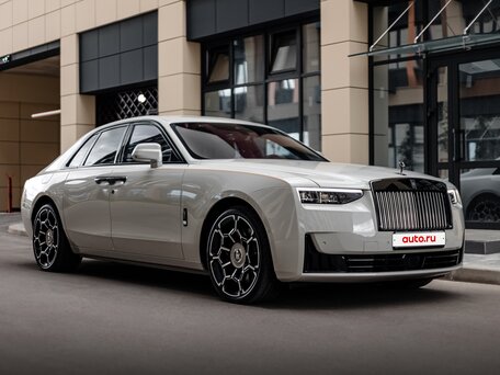 2025 Rolls-Royce Ghost Black Badge II Рестайлинг (Series II), серый, 53900000 рублей, вид 3