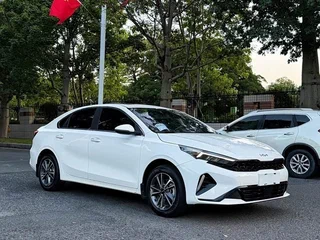 2023 Kia K3 II (China Market) Рестайлинг, белый, 1800000 рублей, вид 3