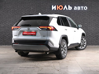 2020 Toyota RAV4 V (XA50), белый, 3450000 рублей, вид 4