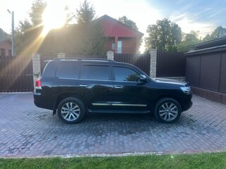 2016 Toyota Land Cruiser 200 Series Рестайлинг 2, чёрный, 5700000 рублей, вид 4