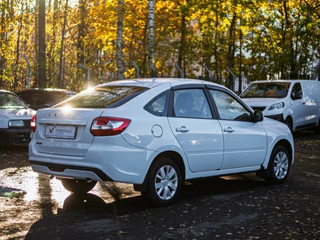 2023 Lada (ВАЗ) Granta I Рестайлинг, белый, 780000 рублей, вид 2