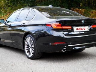 2019 BMW 5 серии 530d xDrive VII (G30/G31/G38), чёрный, 4570000 рублей, вид 3