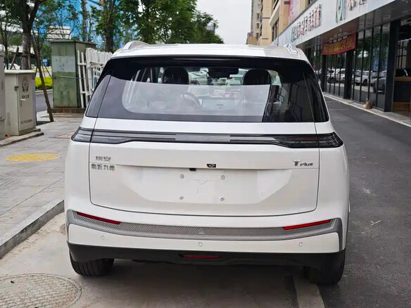 2026 Aion Y Plus 58.9 kWh, белый - вид 5