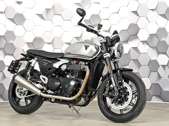 2026 Triumph Speed Twin, серебристый, 1699000 рублей