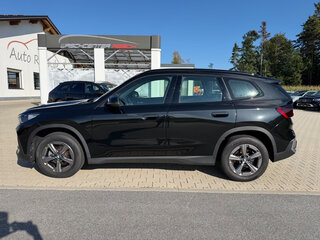 2024 BMW X1 18i sDrive III (U11/U12), чёрный, 4156679 рублей, вид 4