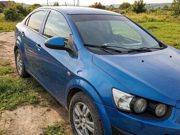 2014 Chevrolet Aveo II, синий, 550000 рублей