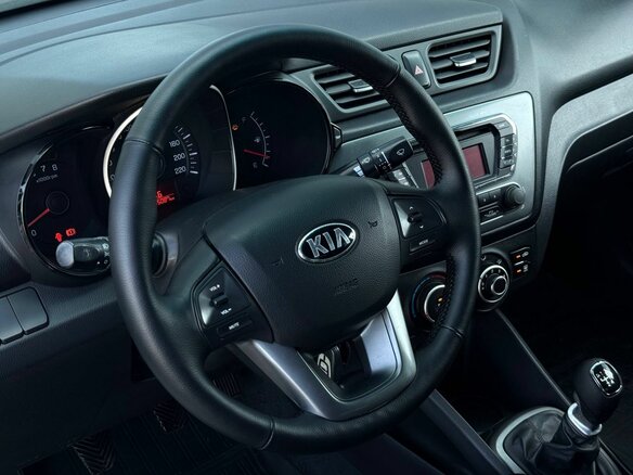 2015 Kia Rio III Рестайлинг, белый, 740000 рублей - вид 17