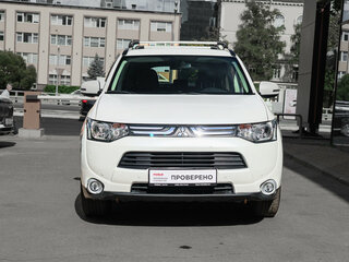 2013 Mitsubishi Outlander III, белый, 1600000 рублей, вид 2