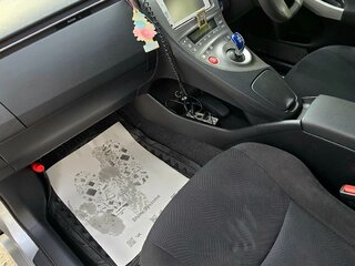 2014 Toyota Prius III Рестайлинг (XW30), серебристый, 1220000 рублей, вид 4