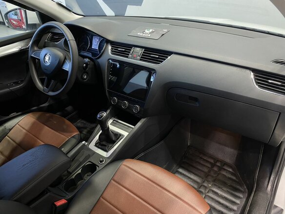 2019 Skoda Octavia III (A7) Рестайлинг, белый, 1399900 рублей - вид 16