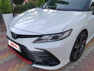 2021 Toyota Camry VIII (XV70) Рестайлинг, белый, 3050000 рублей, вид 1