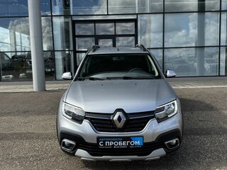 2021 Renault Sandero Stepway II Рестайлинг, серебристый, 1190000 рублей, вид 2