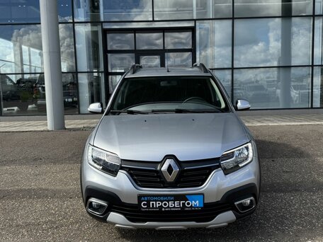 2021 Renault Sandero Stepway II Рестайлинг, серебристый, 955000 рублей, вид 2