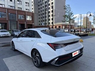 2023 Hyundai Elantra VII (CN7) Рестайлинг, белый, 1720000 рублей, вид 4