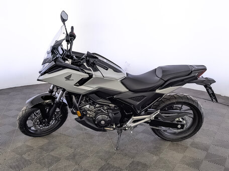 2025 Honda NC 750X, серый, 1399900 рублей, вид 4