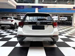 2022 Toyota Yaris L XP150 Рестайлинг, белый, 1308000 рублей, вид 3