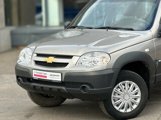 2018 Chevrolet Niva I Рестайлинг, серый, 789000 рублей, вид 2