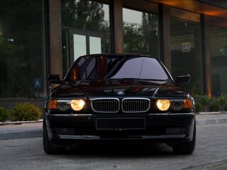 2000 BMW 7 серии 740i III (E38) Рестайлинг, чёрный, 1550000 рублей, вид 1