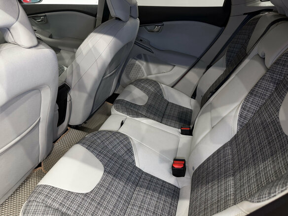 2017 Volvo V40 Cross Country I Рестайлинг, красный, 1970000 рублей - вид 17