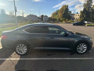 2021 Skoda Superb III Рестайлинг, серый, 2300000 рублей, вид 2