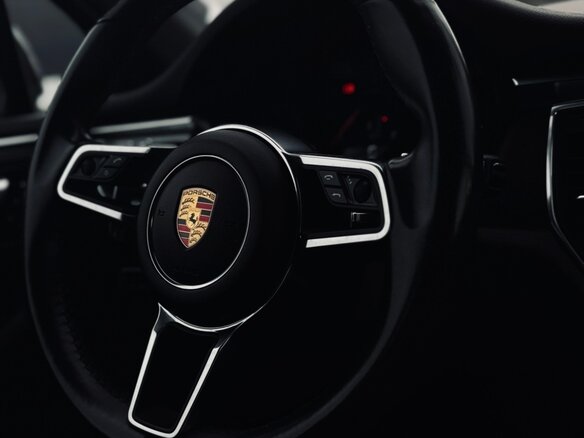 2017 Porsche Macan I, коричневый, 4490000 рублей - вид 8