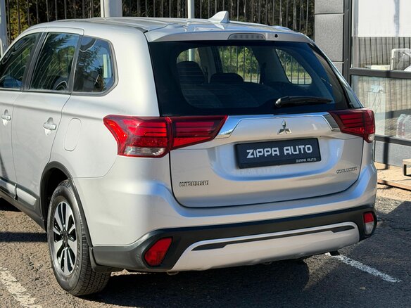 2018 Mitsubishi Outlander III Рестайлинг 3, серебристый, 2159000 рублей - вид 6