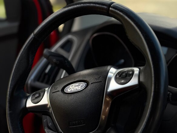 2013 Ford Focus III, красный, 800000 рублей - вид 9