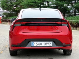2023 Toyota Prius PHV V (XW60), красный, 2710000 рублей, вид 4