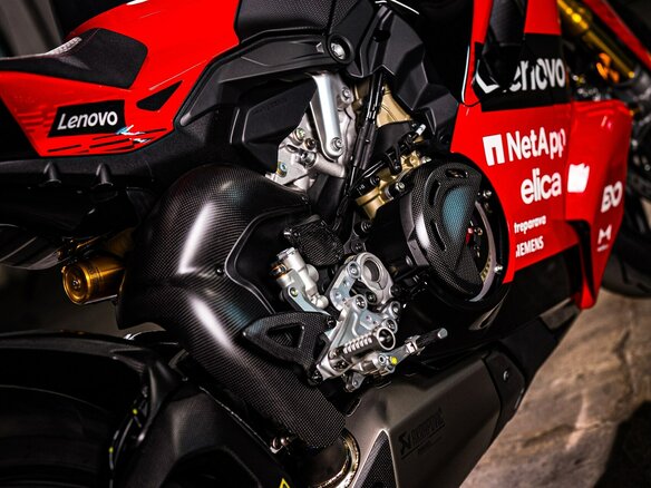 2026 Ducati Panigale V4, красный, 14000000 рублей - вид 12