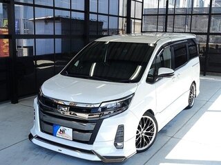 2017 Toyota Noah III (R80) Рестайлинг, белый, 1381008 рублей, вид 2