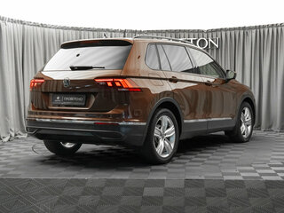 2021 Volkswagen Tiguan II Рестайлинг, коричневый, 2860000 рублей, вид 5