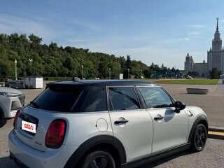 2019 Mini Hatch Cooper III (F55/F56) Рестайлинг, серебристый, 1850000 рублей, вид 2