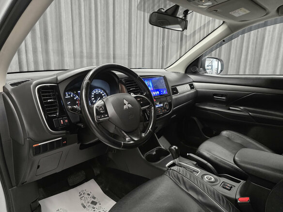 2014 Mitsubishi Outlander III Рестайлинг, белый - вид 11