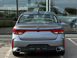 2021 Kia Rio IV Рестайлинг, серый, 1700000 рублей, вид 4