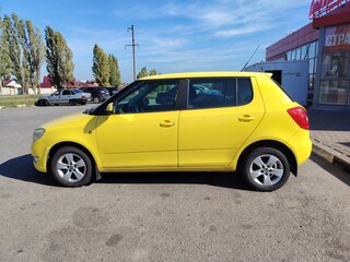 2010 Skoda Fabia II Рестайлинг, жёлтый, 500000 рублей, вид 4