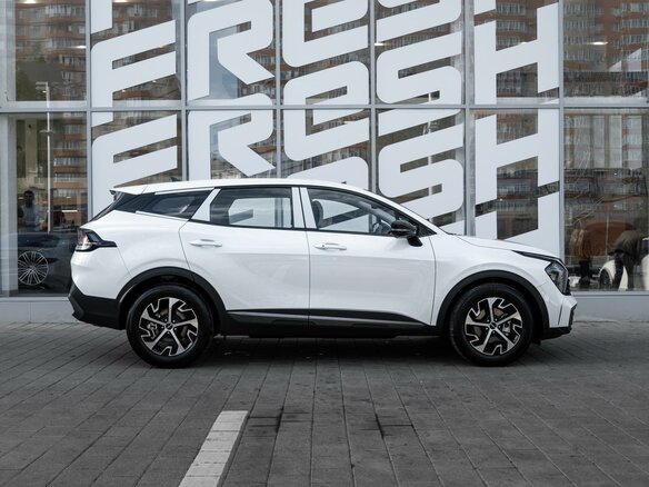 2026 Kia Sportage V Рестайлинг, белый, 3832500 рублей - вид 4