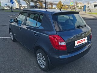2011 Skoda Fabia II Рестайлинг, серый, 650000 рублей, вид 2