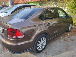 2016 Volkswagen Polo V Рестайлинг, коричневый, 699999 рублей, вид 3