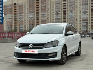 2016 Volkswagen Polo V Рестайлинг, белый, 950000 рублей, вид 2