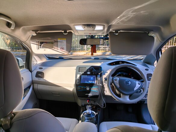 2012 Nissan Leaf (EM57) I (ZE0/AZE0), белый, 808000 рублей - вид 15