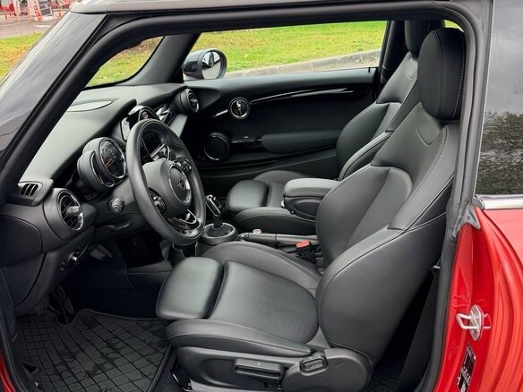 2020 Mini Hatch Cooper III (F55/F56) Рестайлинг, красный, 2300000 рублей - вид 5