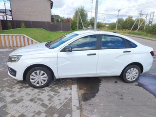 2024 Lada (ВАЗ) Vesta I Рестайлинг (NG), жёлтый, 870000 рублей, вид 4