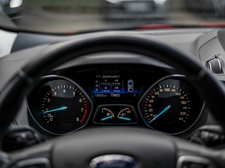 2017 Ford Kuga II Рестайлинг, красный, 1395000 рублей, вид 5