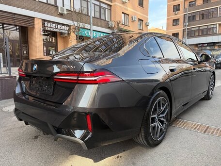 2024 BMW 5 серии 523d VIII (G60/G61/G68), серый, 7120000 рублей, вид 4