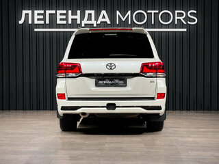 2020 Toyota Land Cruiser 200 Series Рестайлинг 2, белый, 7690000 рублей, вид 5